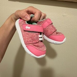 See Kai run pink sneakers 6c
